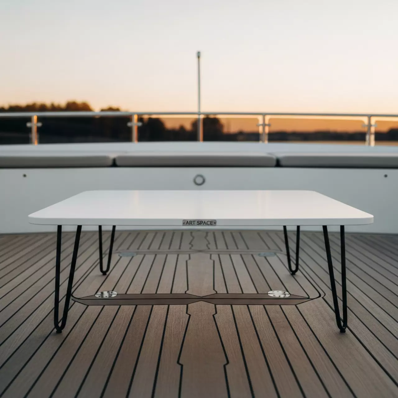 Аренда Журнальный стол Loft 80x60 см белый на VIP-яхте (Имеретинский порт) — ART SPACE