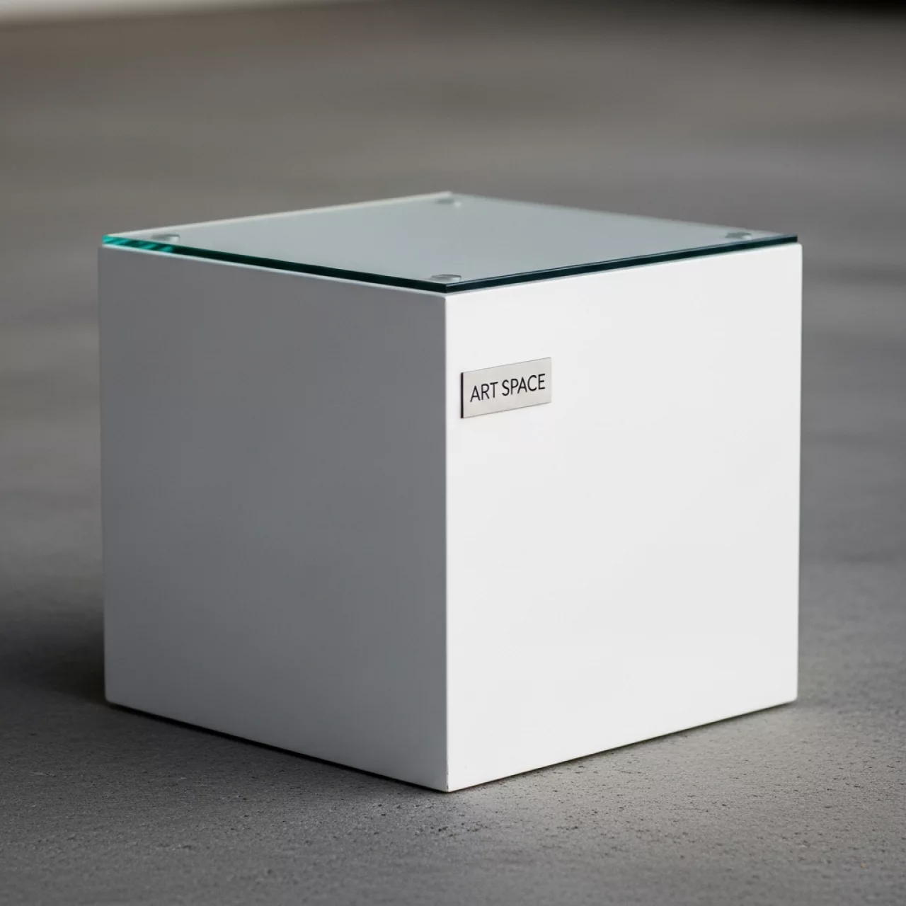 Аренда Журнальный стол Loft куб белый со стеклянной столешницей на территории Морпорта Сочи — ART SPACE