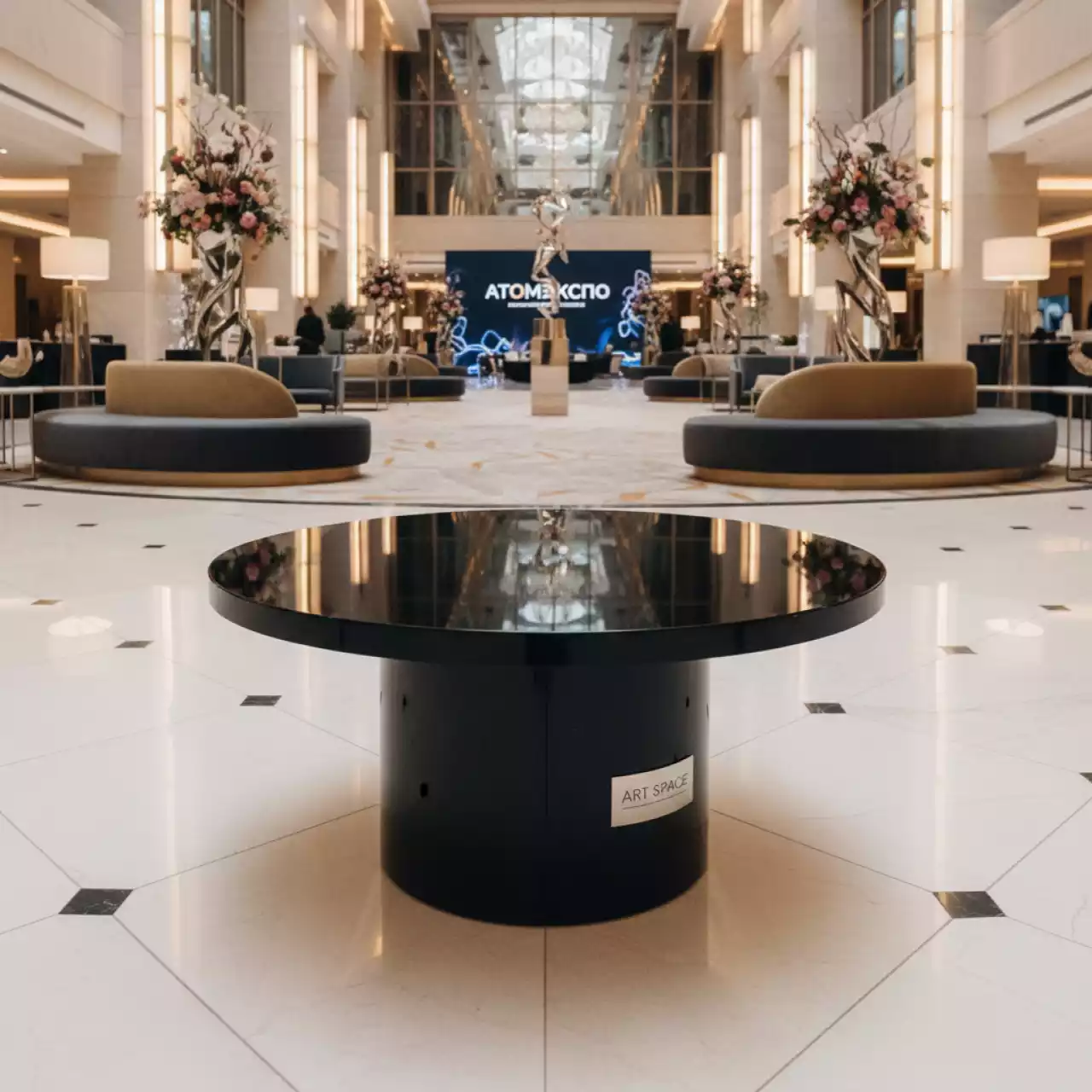 Аренда Журнальный стол Normann 75 черный в отеле Hyatt Regency Sochi — ART SPACE