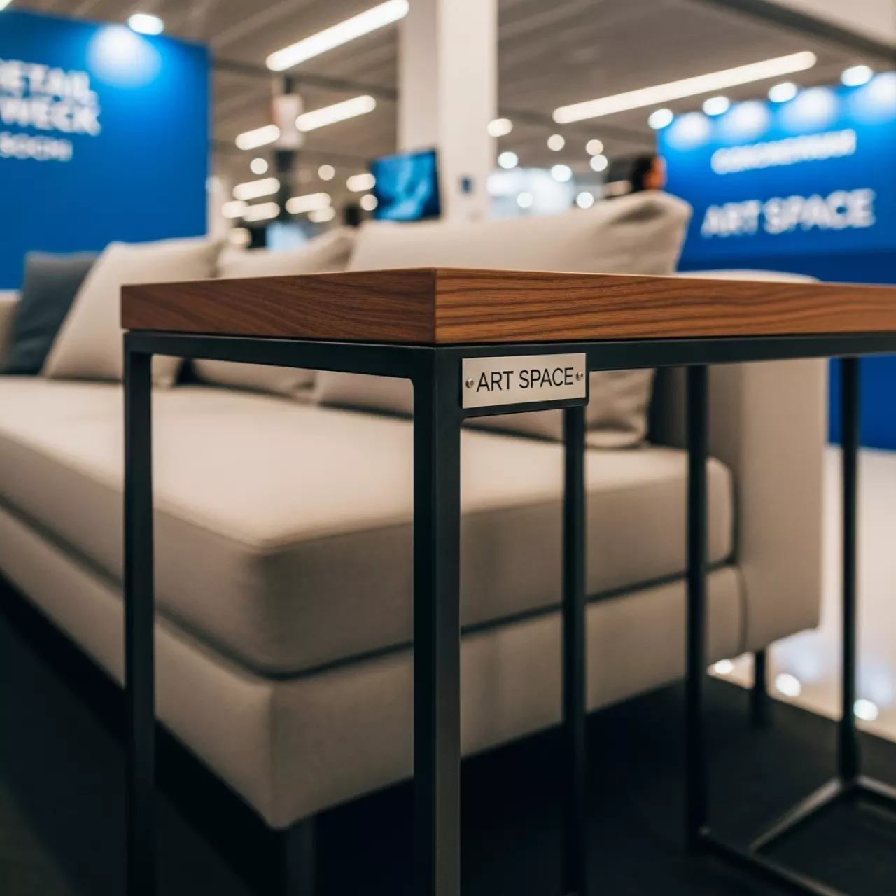 Аренда Журнальный стол приставной столик Престиж 40х30х57 см в Courtyard by Marriott Sochi — ART SPACE