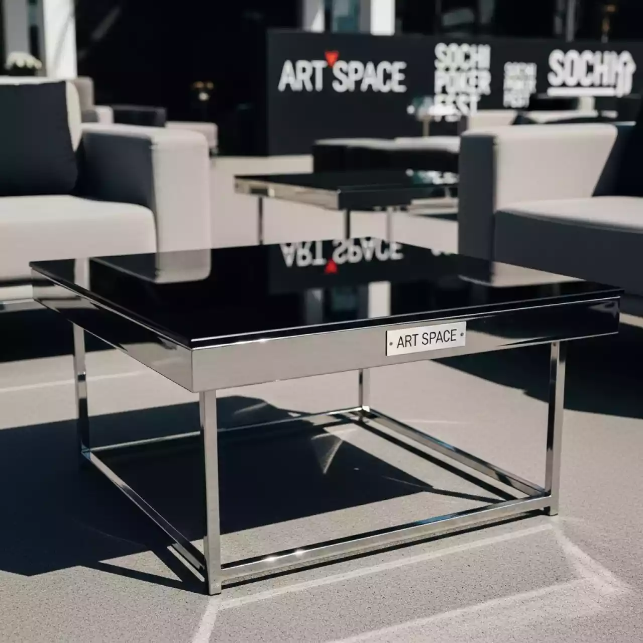 Аренда Журнальный стол Вива 50х50 серебро черное стекло в парке «Ривьера» — ART SPACE
