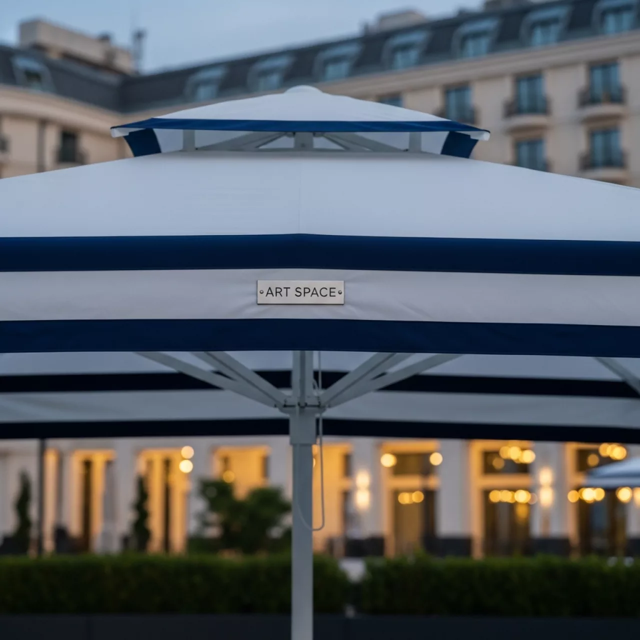 Аренда Зонт Бриз бело синий в Stella di Mosca — ART SPACE