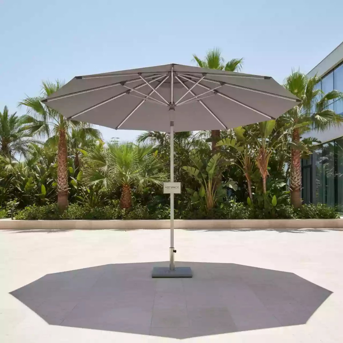 Аренда Зонт дизайнерский диаметр 3,8 м Inumbrina Large в Rodina Grand Hotel & SPA — ART SPACE