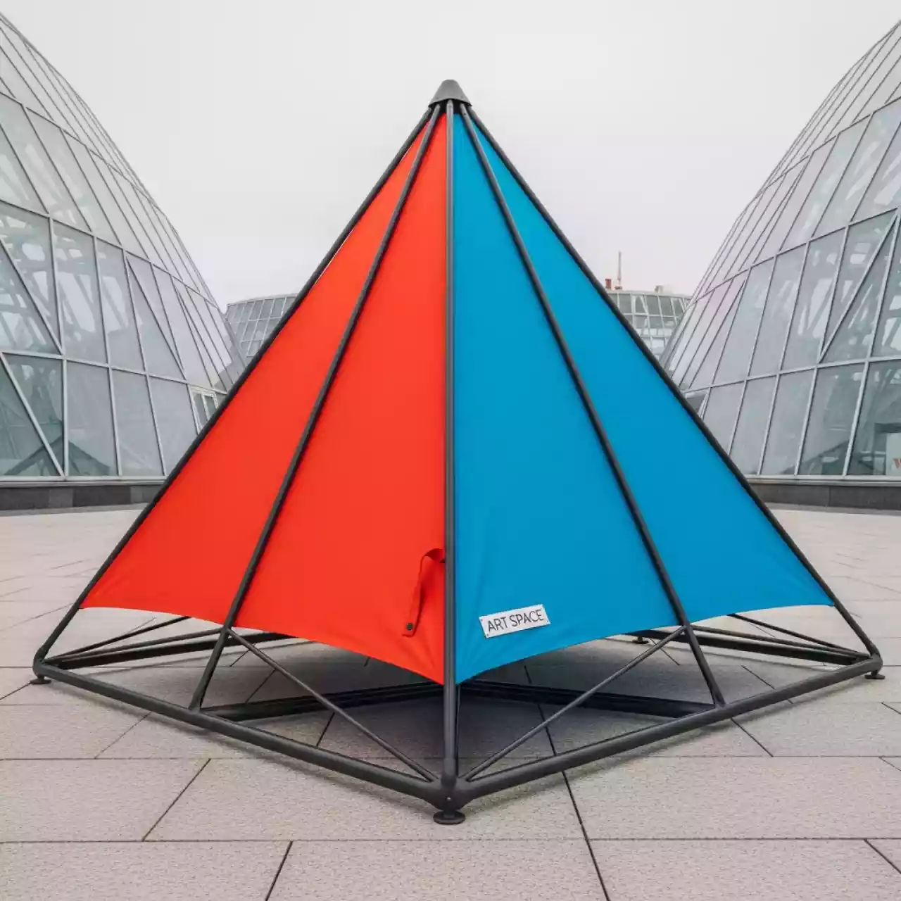 Аренда Зонт дизайнерский Pyramid 3,1х3,1 м в Ледовом дворце «Айсберг» — ART SPACE