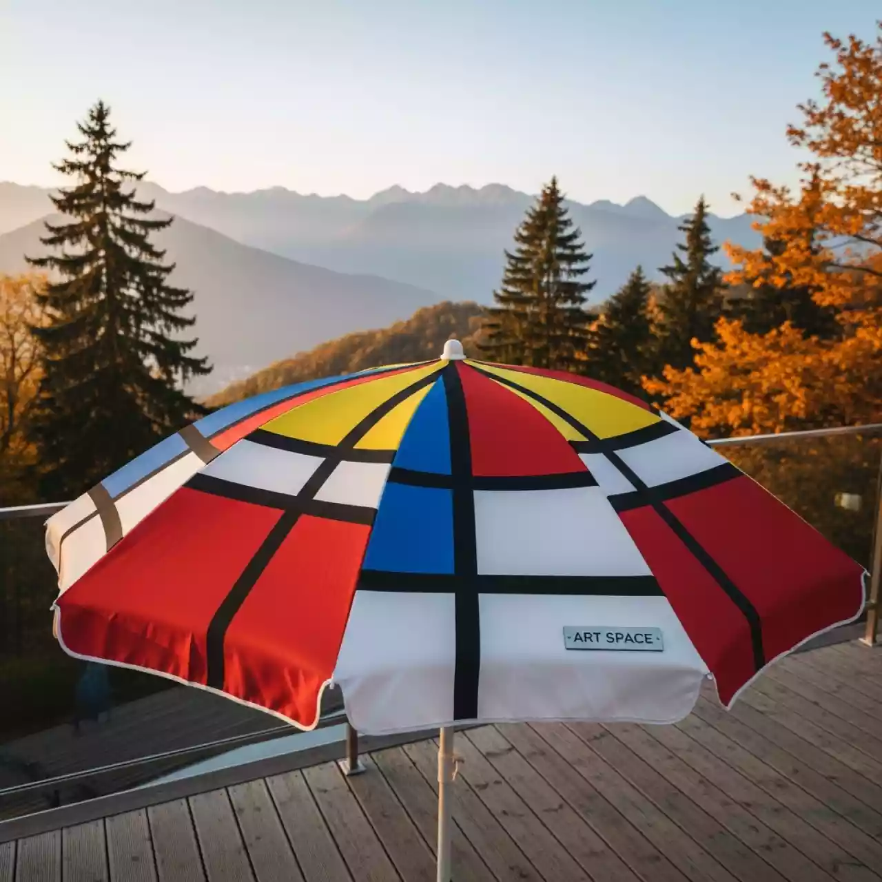 Аренда Зонт пляжный Mondrian в Sochi Marriott Krasnaya Polyana — ART SPACE