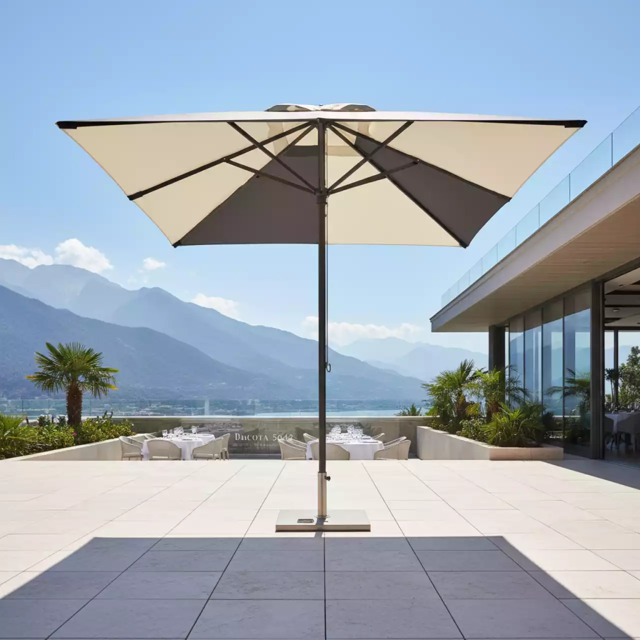 Аренда Зонт пляжный профессиональный Matisse диаметр 2 м в ресторане «Высота 5642» — ART SPACE