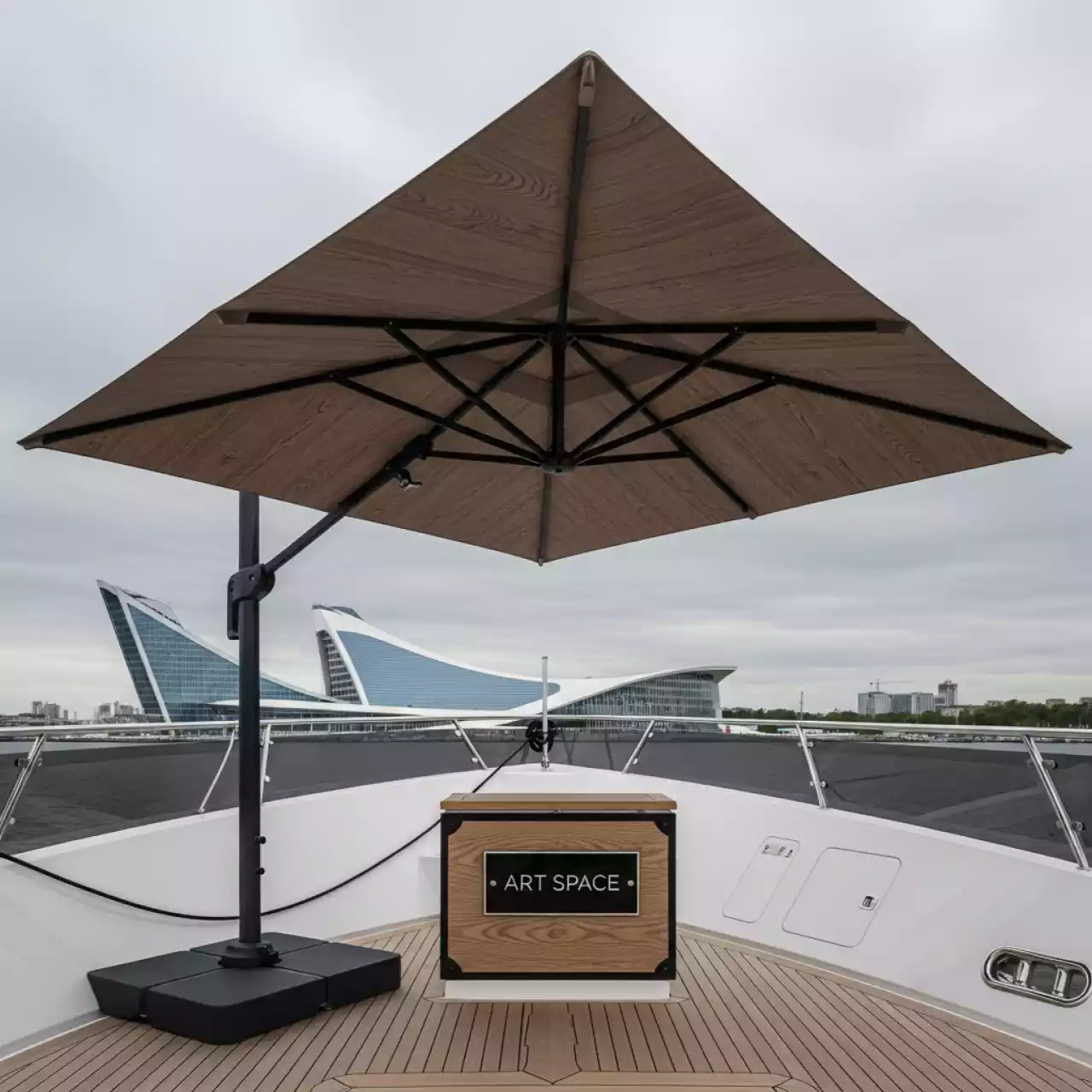 Аренда Зонт профессиональный Astro Timber 2,9х2,9 м на VIP-яхте (Имеретинский порт) — ART SPACE