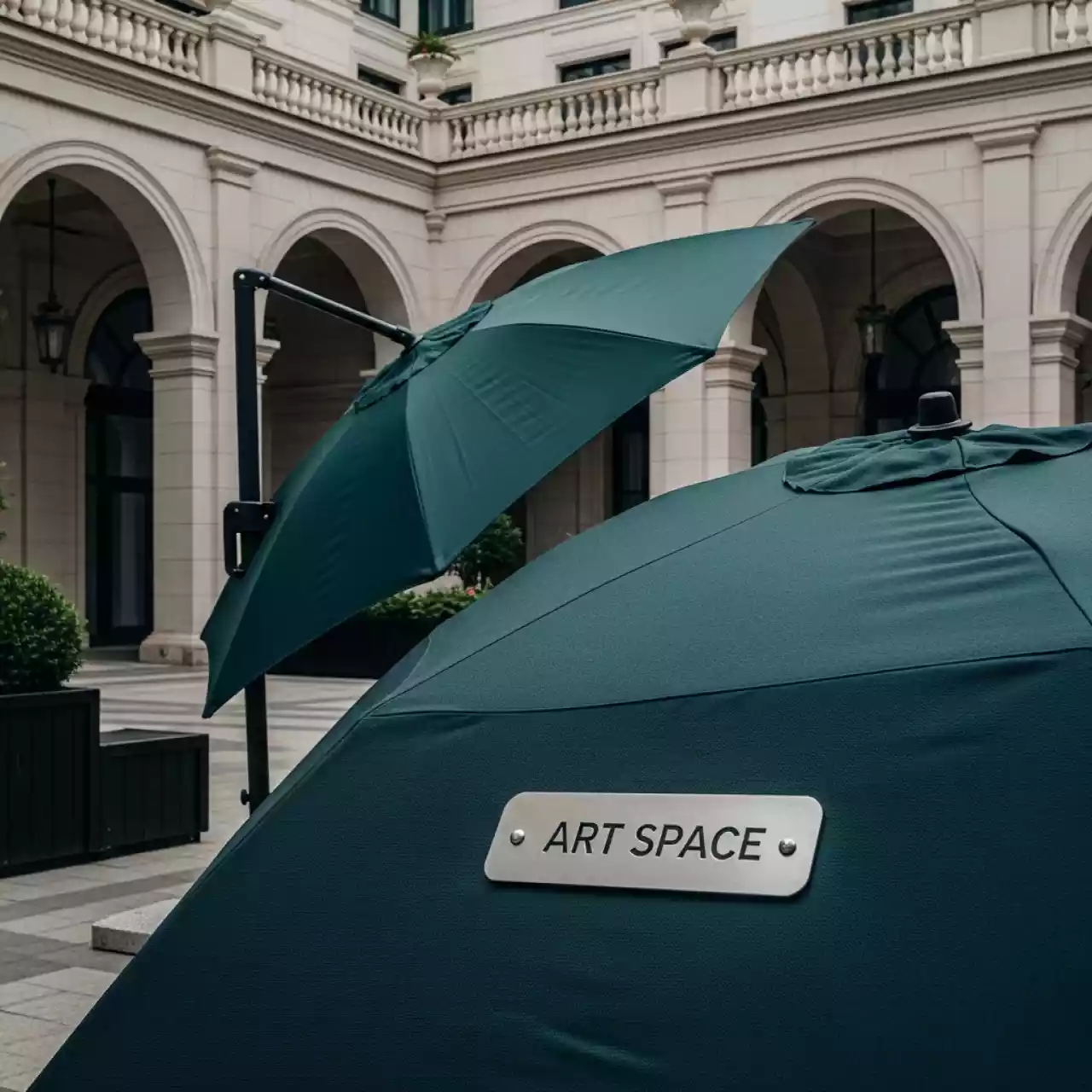 Аренда Зонт профессиональный Banana Plus 3х3 м в МФК «Горный» — ART SPACE