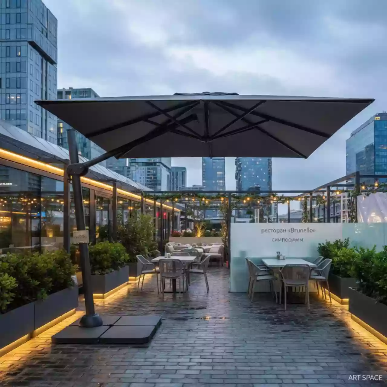 Аренда Зонт профессиональный Banana Plus Dickson без плит в ресторане «Brunello» — ART SPACE