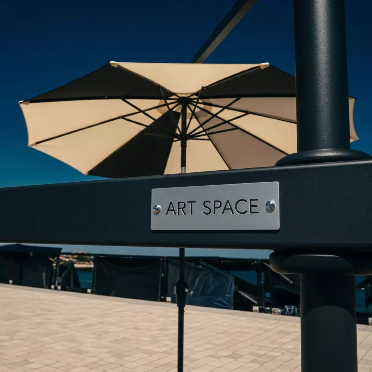 Аренда Зонт профессиональный диаметром 4 м Rodi на Имеретинской набережной — ART SPACE