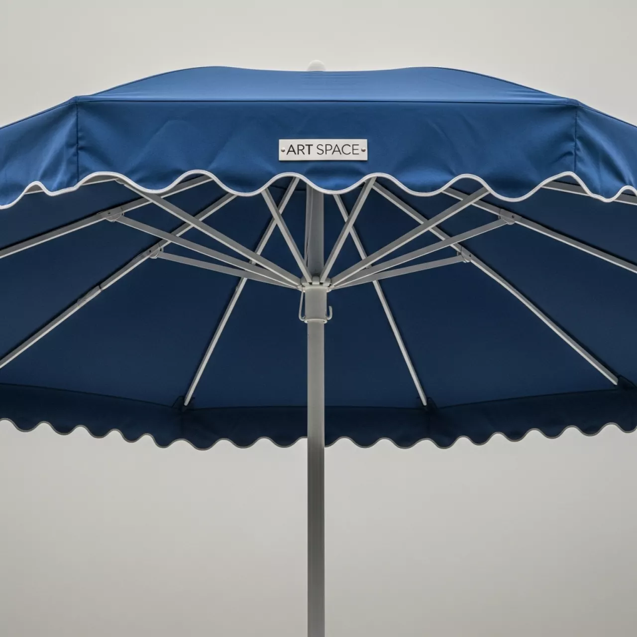 Аренда Зонт профессиональный Ischia Ø3 м с фигурным воланом в ресторане «Паруса» — ART SPACE