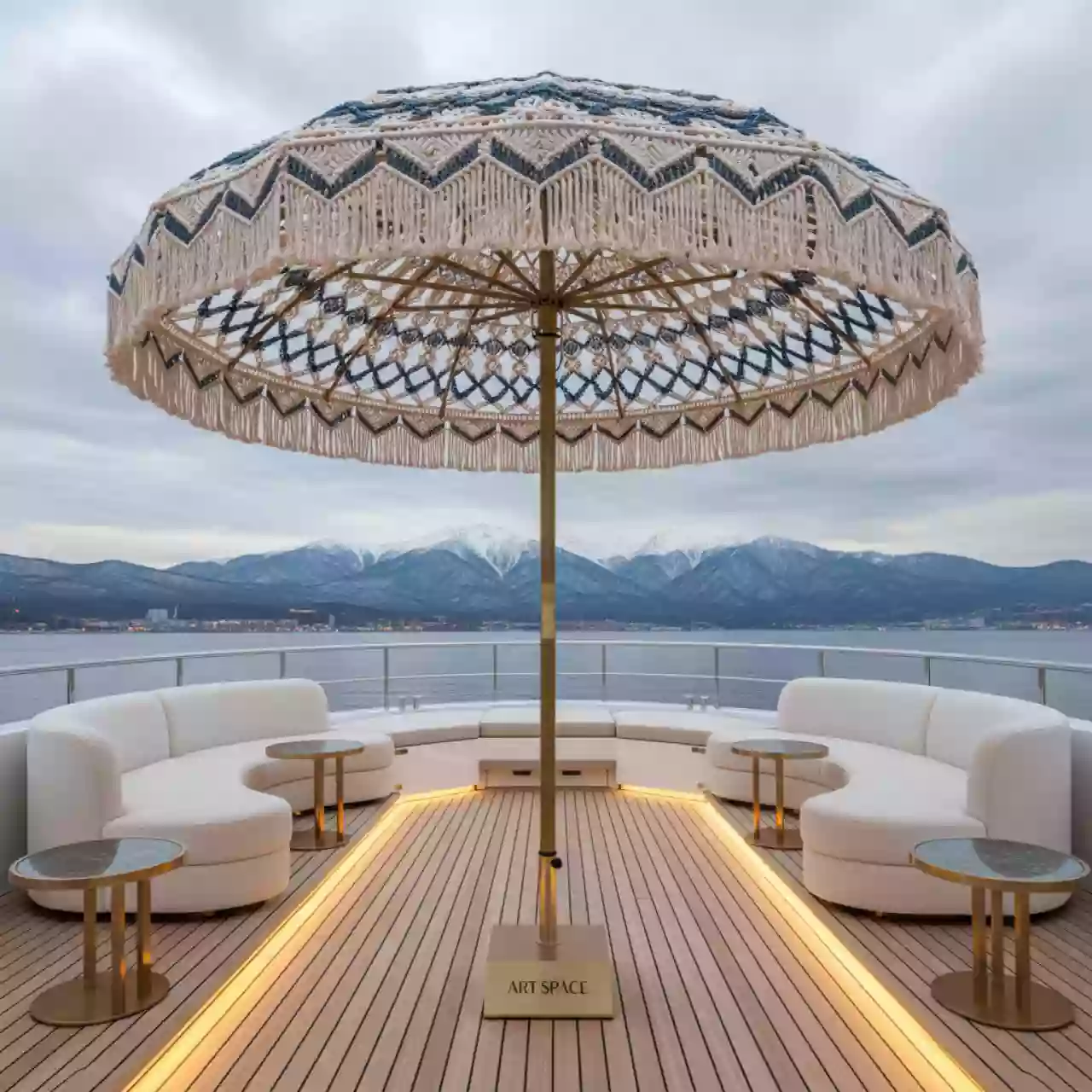 Аренда Зонт садовый плетеный Boho Macrame Ø 2,5 м на VIP теплоходе (Морпорт Сочи) — ART SPACE