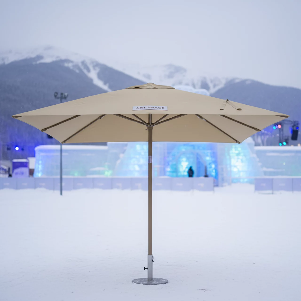 Аренда Зонт уличный бежевый D300 см в ледовом дворце «Роза Хутор» — ART SPACE