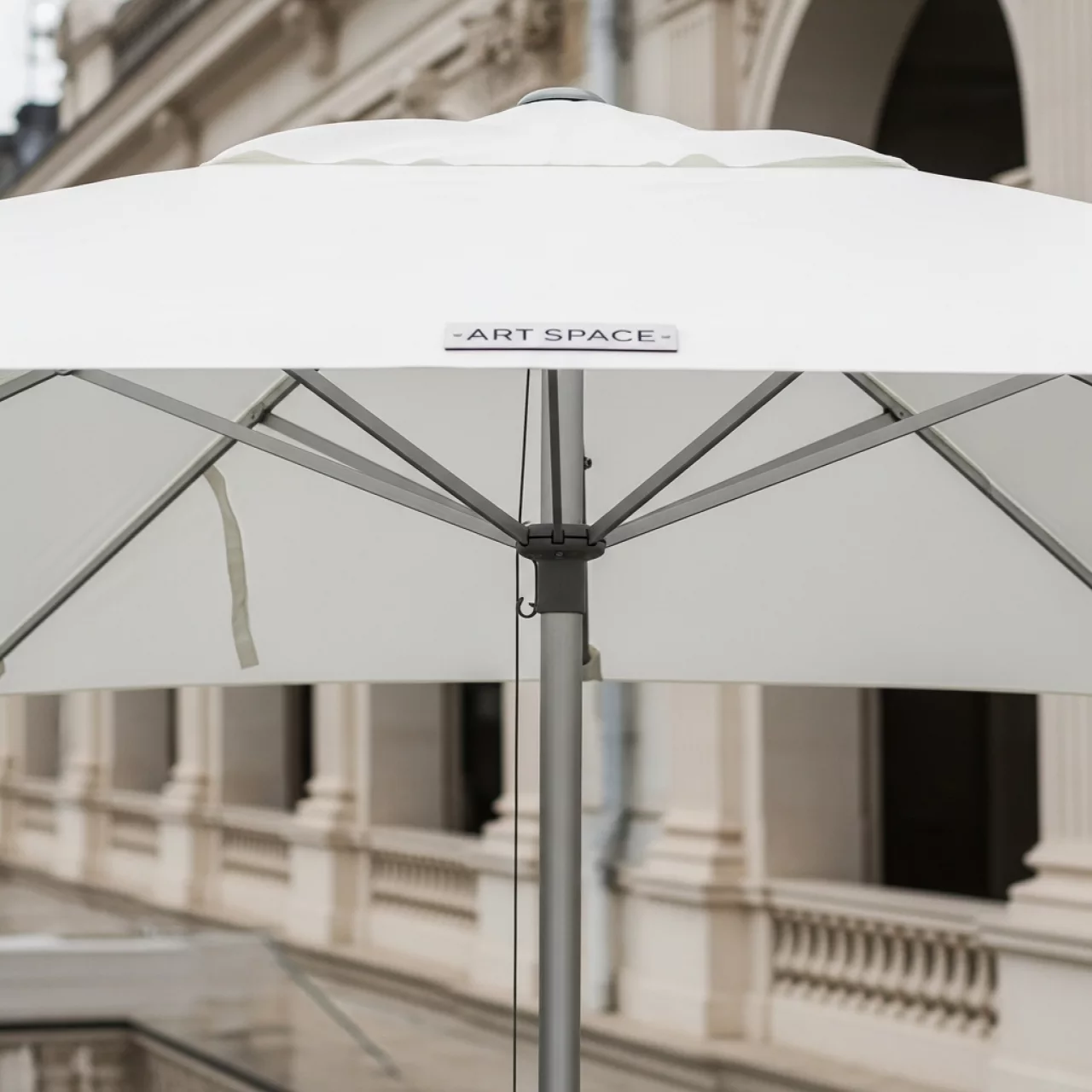 Аренда Зонт уличный Breeze 200 белый с наклоном в ледовом дворце «Большой» — ART SPACE