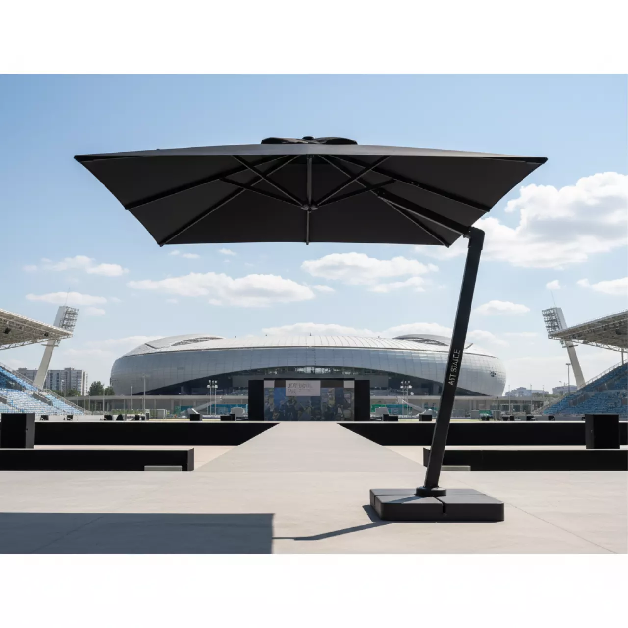 Аренда Зонт уличный Sky квадратный в комплекте с базой черный на арене «Фишт» — ART SPACE