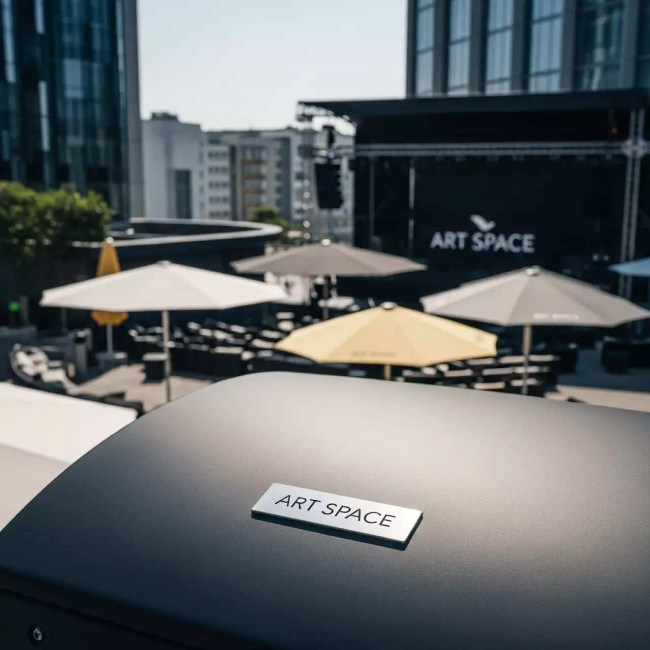 Аренда Зонты уличные от солнца в Mövenpick Hotel — ART SPACE