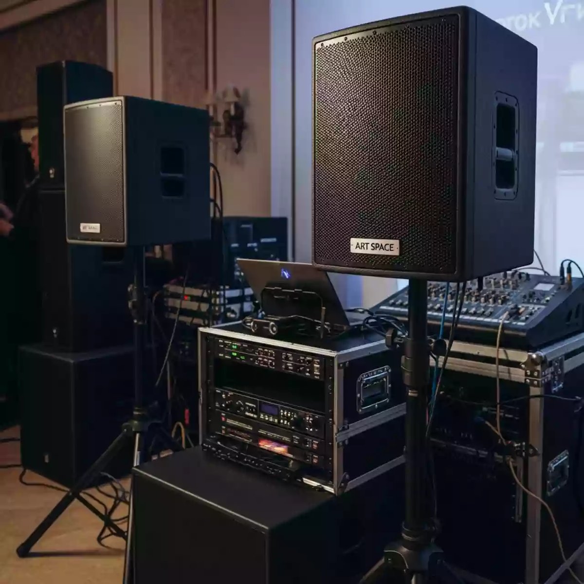 Аренда Звуковой комплект для 50 м² 2 в пляжном комплексе VinoGrad — ART SPACE