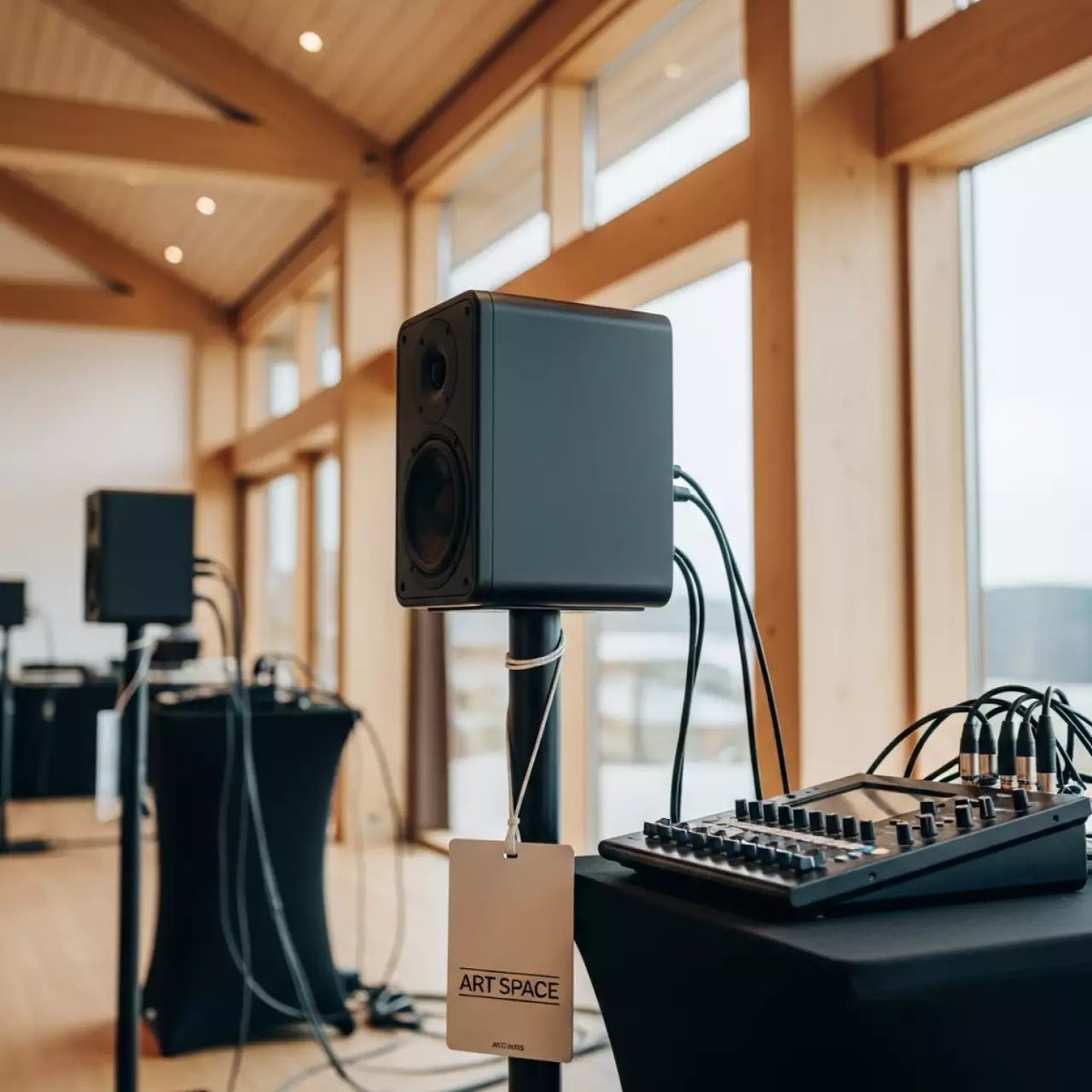 Аренда Звуковой набор 4 кВт для 120 человек в Novotel Resort — ART SPACE