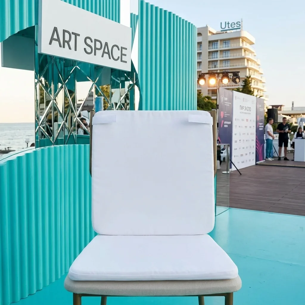 Аренда белой подушки на стул Сочи в ART SPACE