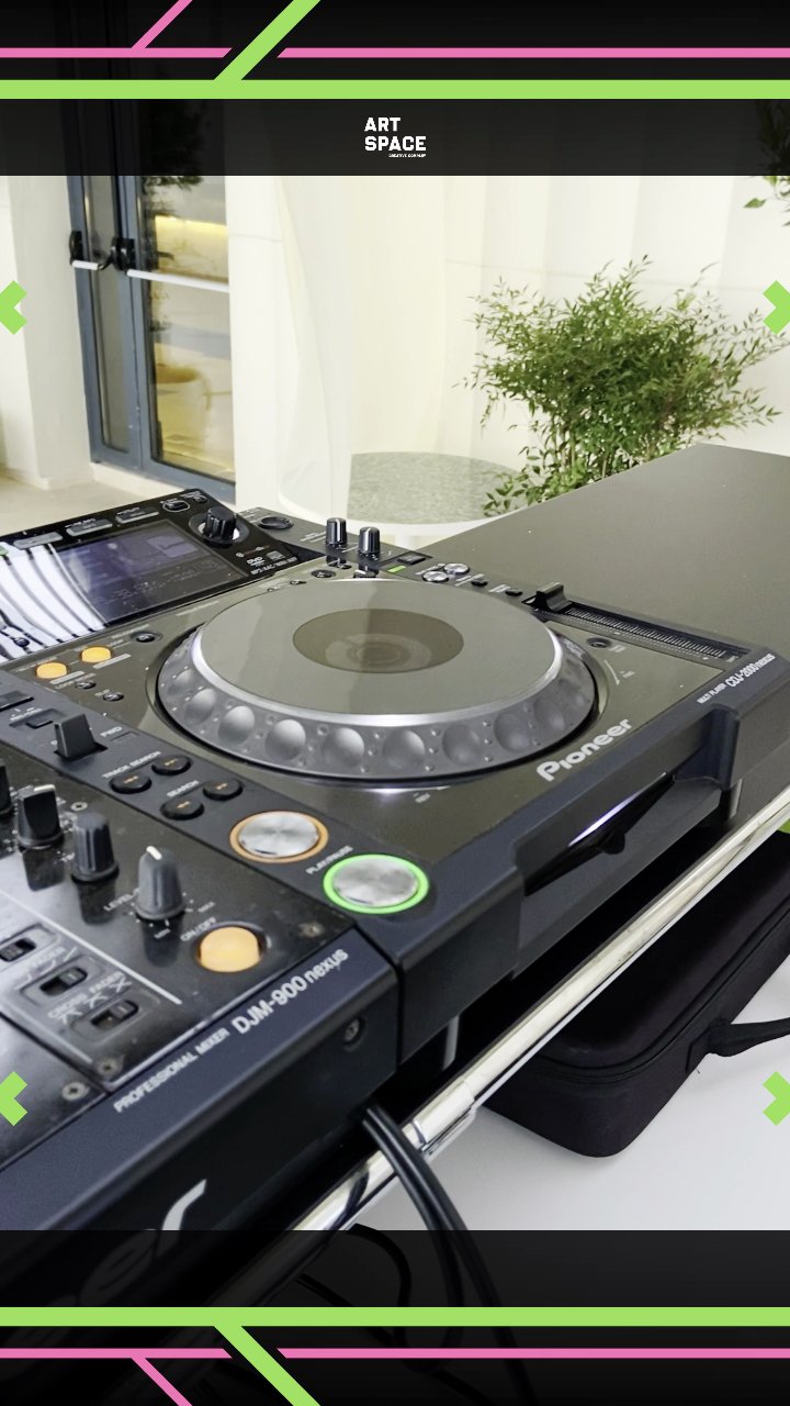 Профессиональный DJ-сет и сценический подиум
